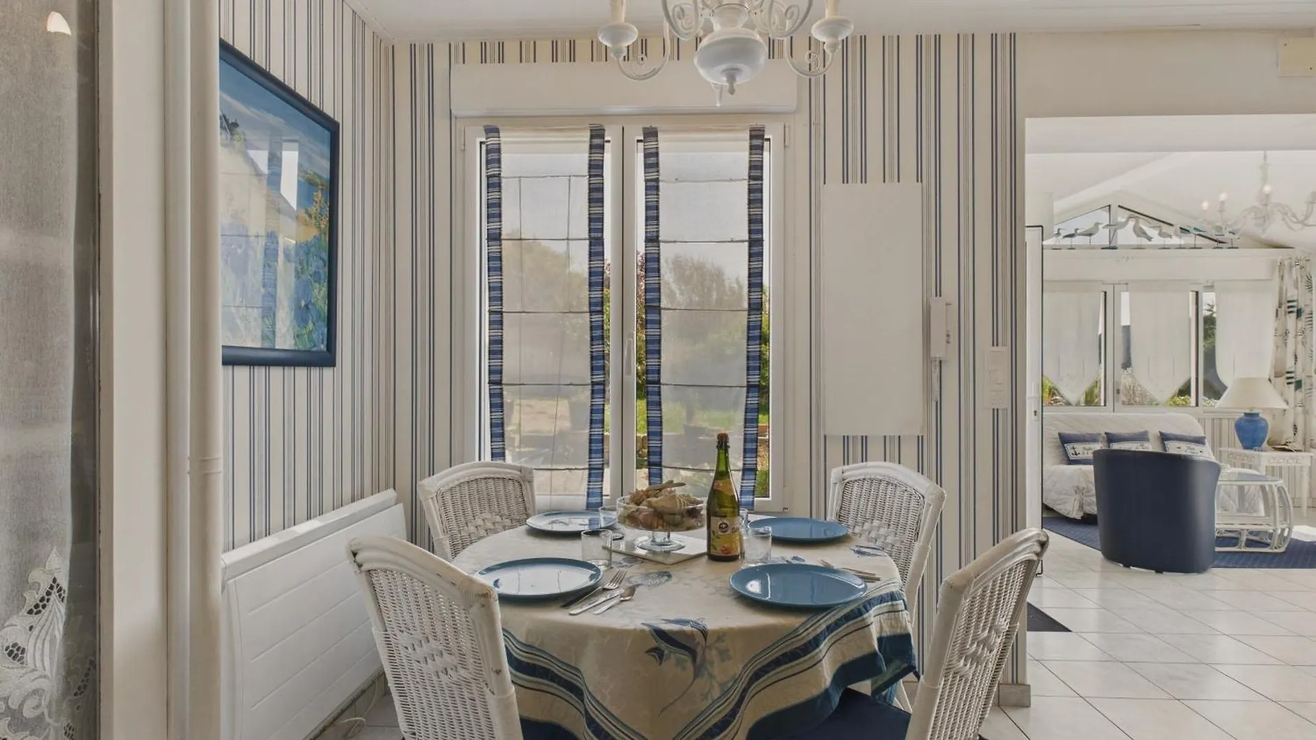 Holiday home Maison Pour 8 Avec Grand Jardin A 150M De La Mer Trevou-Treguignec