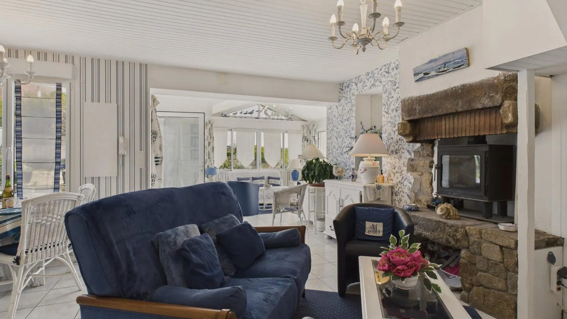 Holiday home Maison Pour 8 Avec Grand Jardin A 150M De La Mer Trevou-Treguignec